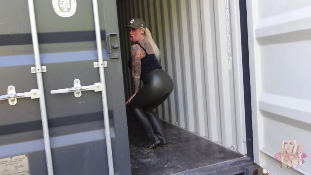 sexy foto nr. 1 von BIG fotze 2 Punkt 0 I dreckigster ANAL Container Dortmunds