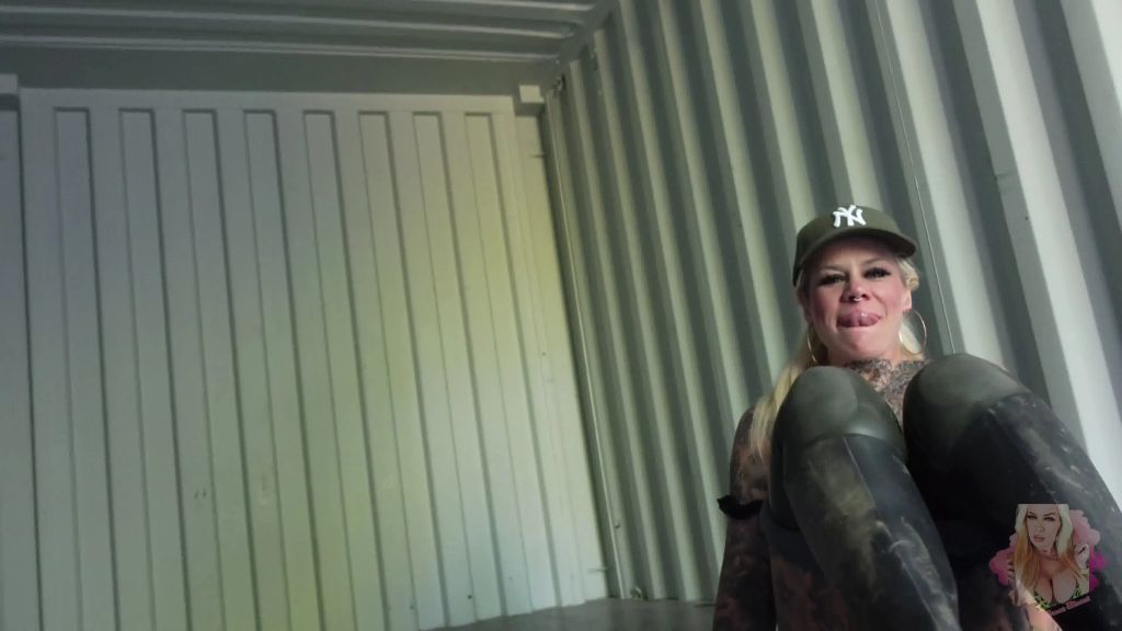 sexy foto nr. 8 von BIG fotze 2 Punkt 0 I dreckigster ANAL Container Dortmunds