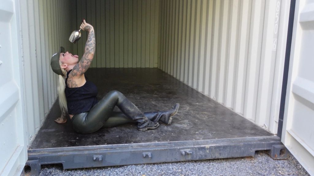 Champus PARTY l Im CONTAINER HAUS endlich wieder richtig pis