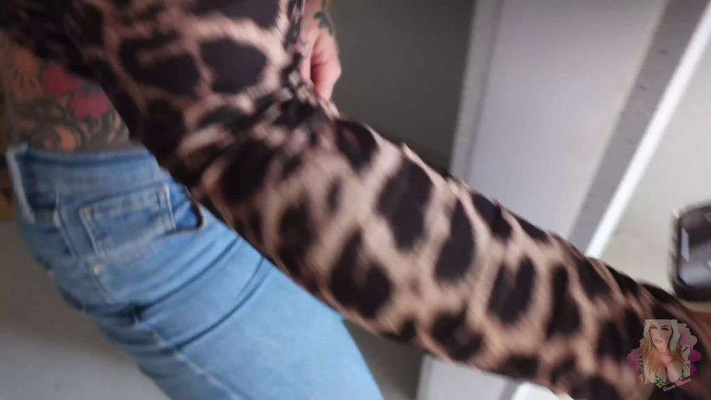 sexy foto nr. 2 von ASI TV I mein VERMIETER bumst mich ohne TÜR I alle hören es