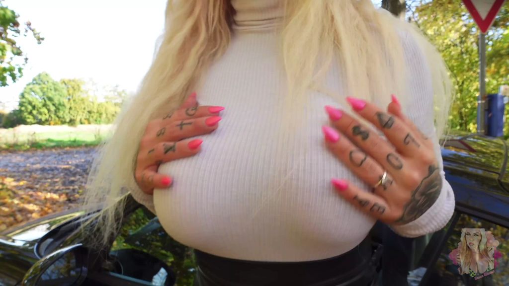 sexy foto nr. 4 von unSERIÖSE GESCHÄFTSFÜHRERIN I pisst sich in Nylons ein.