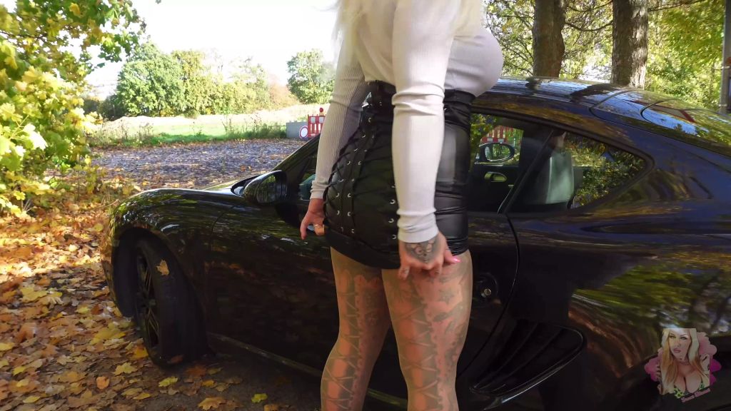sexy foto nr. 5 von unSERIÖSE GESCHÄFTSFÜHRERIN I pisst sich in Nylons ein.