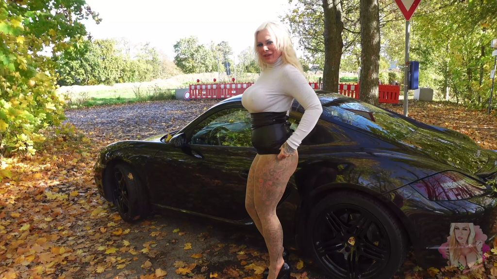 sexy foto nr. 8 von unSERIÖSE GESCHÄFTSFÜHRERIN I pisst sich in Nylons ein.
