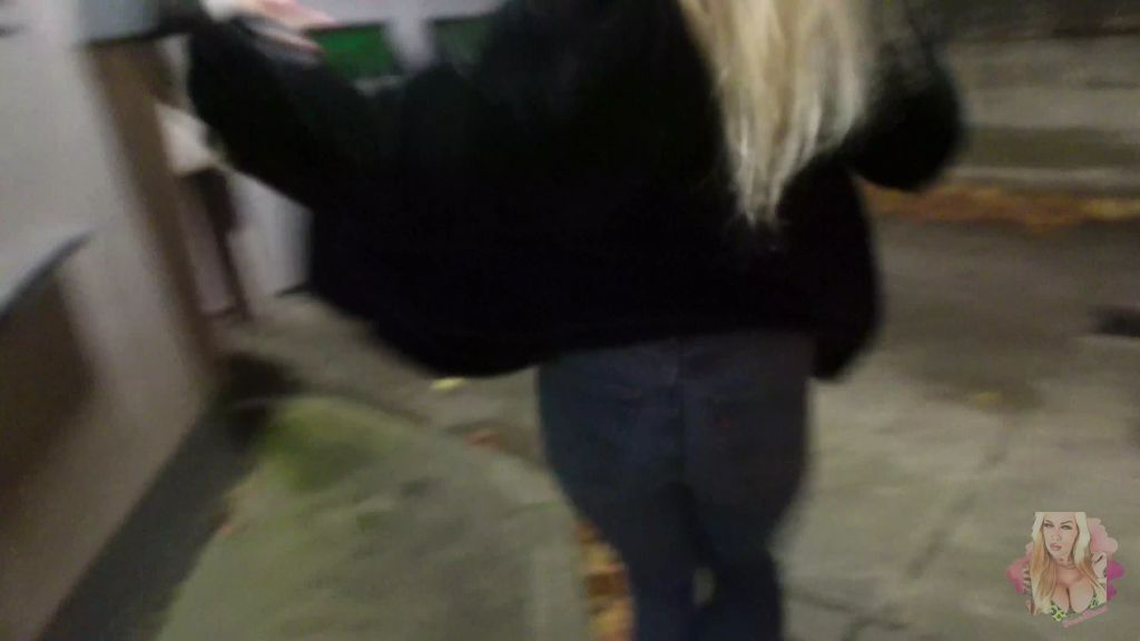 sexy foto nr. 5 von nachts an der TANKE PISS MICH VOLL
