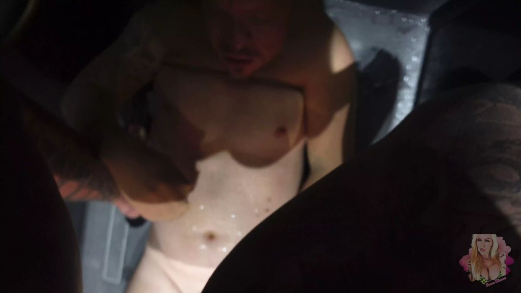 sexy foto nr. 7 von Monster-PISSE I für das Opfer
