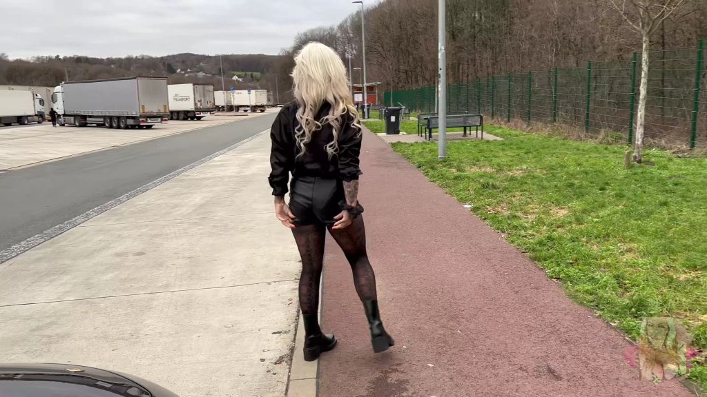 sexy foto nr. 3 von DIRTY Rastplatz Piss l leck mein nasses Fötzchen