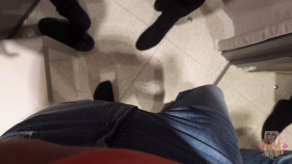 sexy foto nr. 1 von notgeil IN DER UMKLEIDE ich muss ständig einfach & überall
