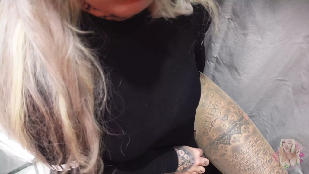 sexy foto nr. 8 von notgeil IN DER UMKLEIDE ich muss ständig einfach & überall