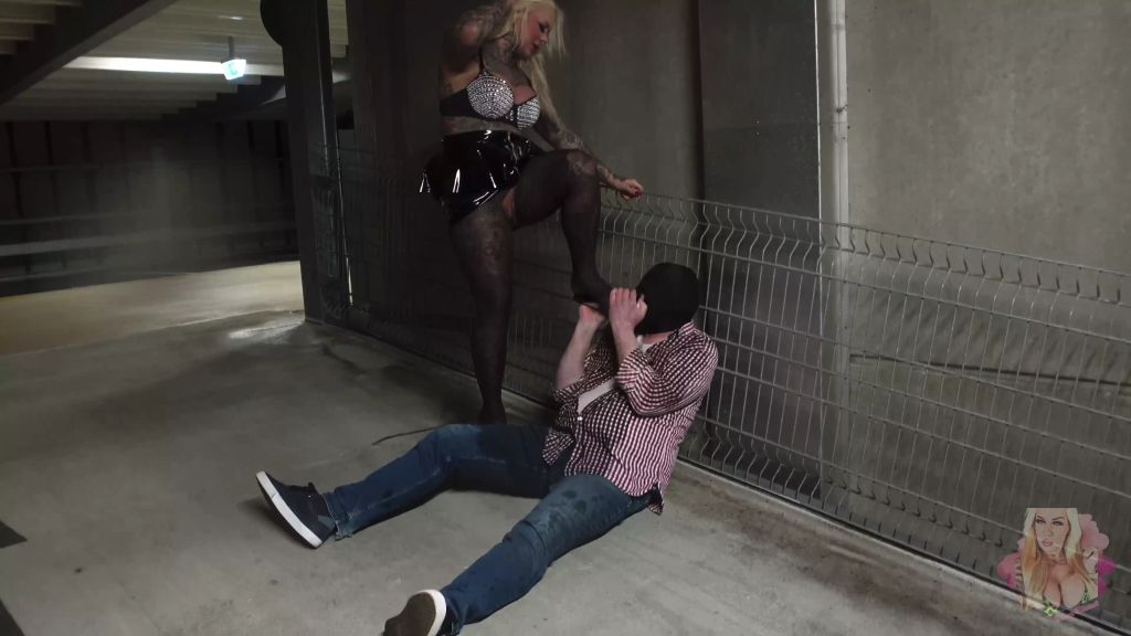 sexy foto nr. 8 von mein liebster SKLAVEN fertig gemacht I STEFFI SEHR DOMINANT