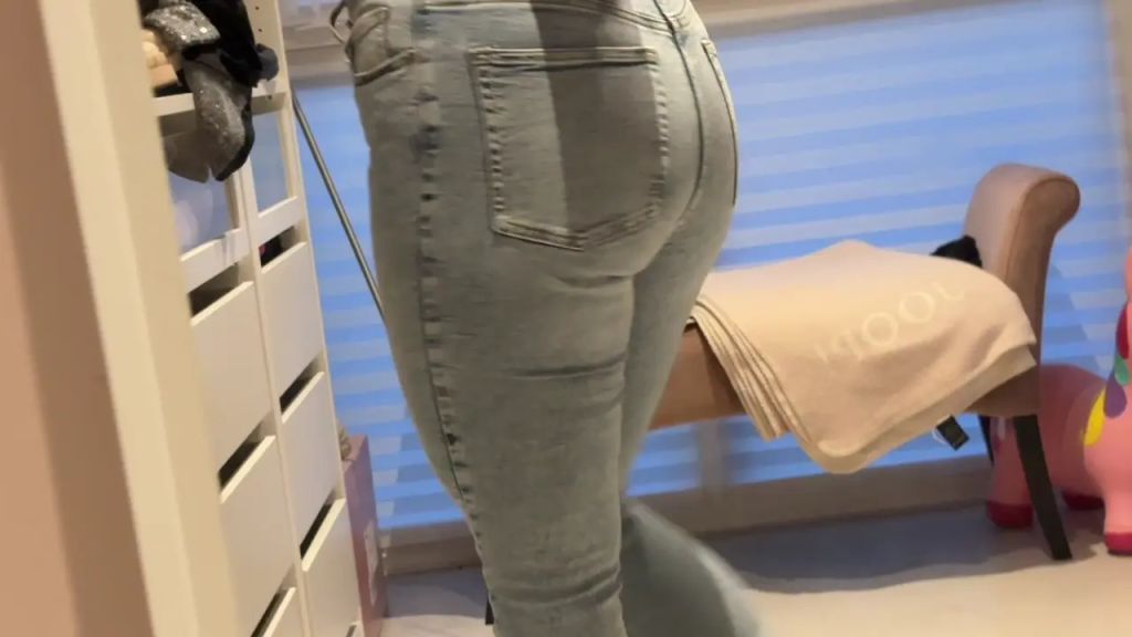 sexy foto nr. 3 von GEILSTER JEANS ARSCH IM NETZ | versauter Dirty Talk lässt di