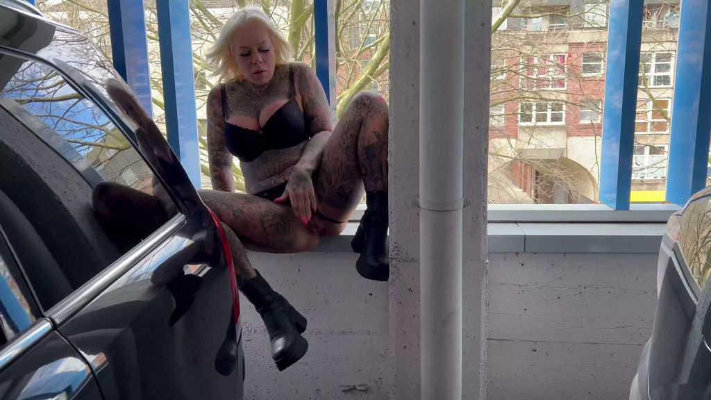sexy foto nr. 6 von parkhauspiss I IN SEXY DESSOUS