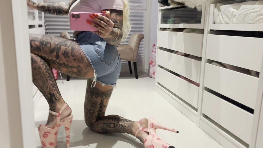 sexy foto nr. 1 von Jeans Shorts wixxen! Spritz auf meinen prallen ARSCH!