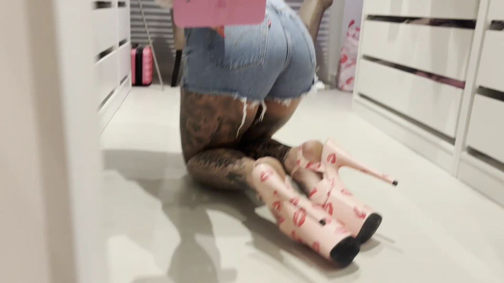 sexy foto nr. 3 von Jeans Shorts wixxen! Spritz auf meinen prallen ARSCH!