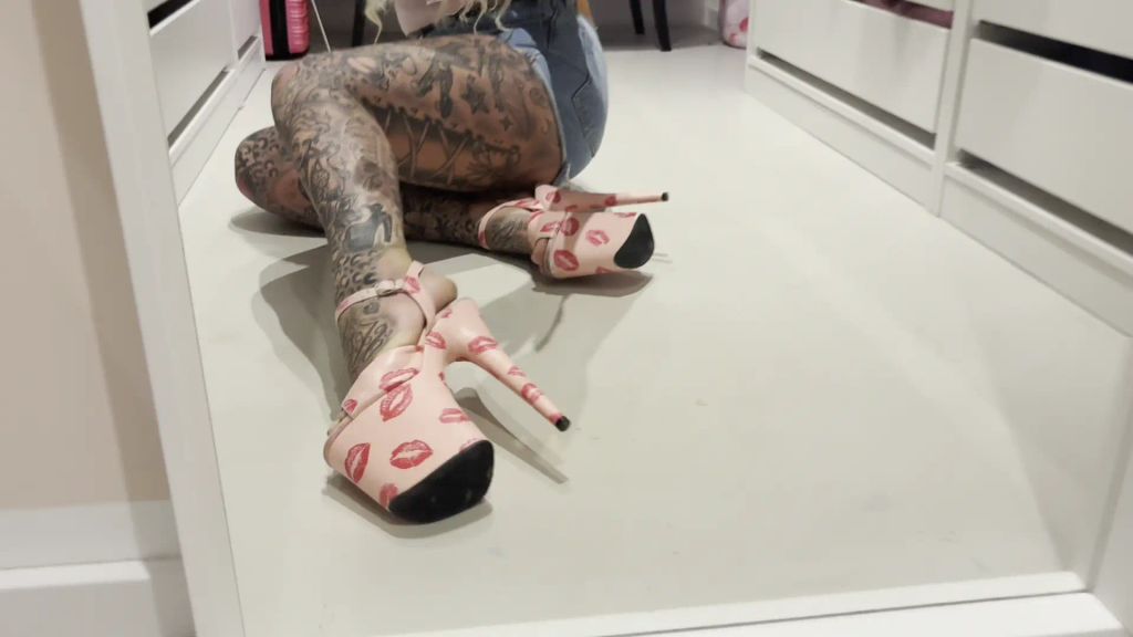 sexy foto nr. 9 von Jeans Shorts wixxen! Spritz auf meinen prallen ARSCH!