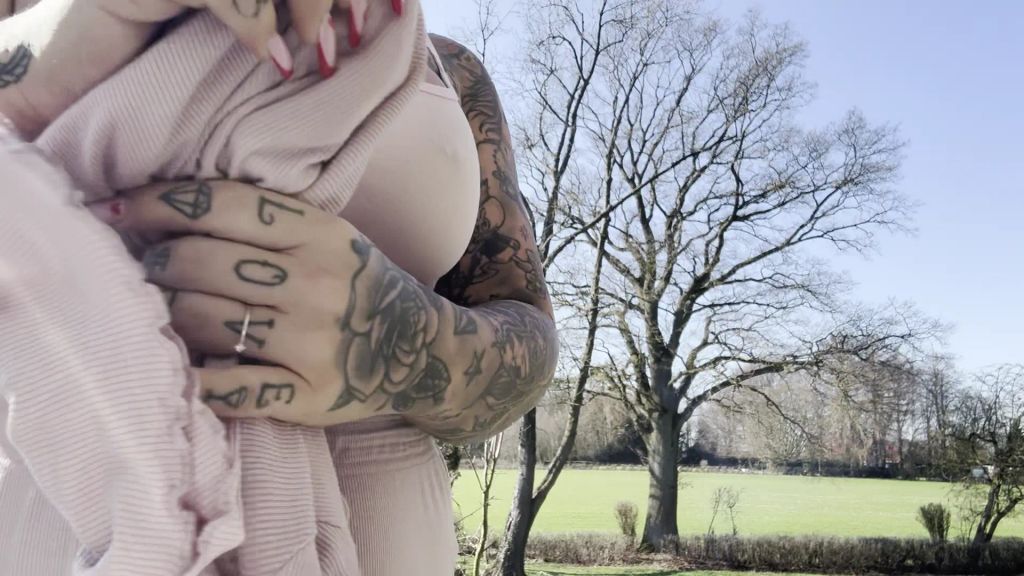 sexy foto nr. 5 von OUTDOOR PISS DATE! Na willst du meine geile Pisse?