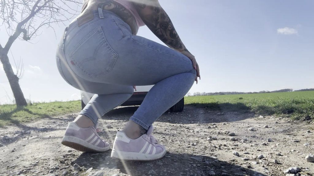 sexy foto nr. 3 von PARKPLATZ JEANS ARSCH - bist du breit?