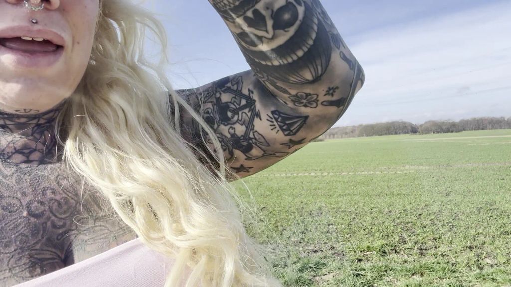 sexy foto nr. 1 von SPORT PRINZESS PISS! Hol dir den goldenen Saft!