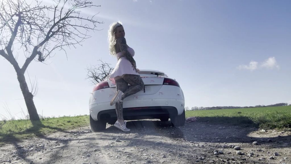 sexy foto nr. 7 von SPORT PRINZESS PISS! Hol dir den goldenen Saft!