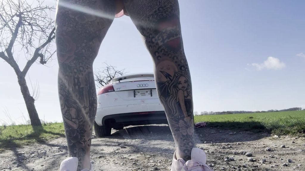 sexy foto nr. 8 von SPORT PRINZESS PISS! Hol dir den goldenen Saft!