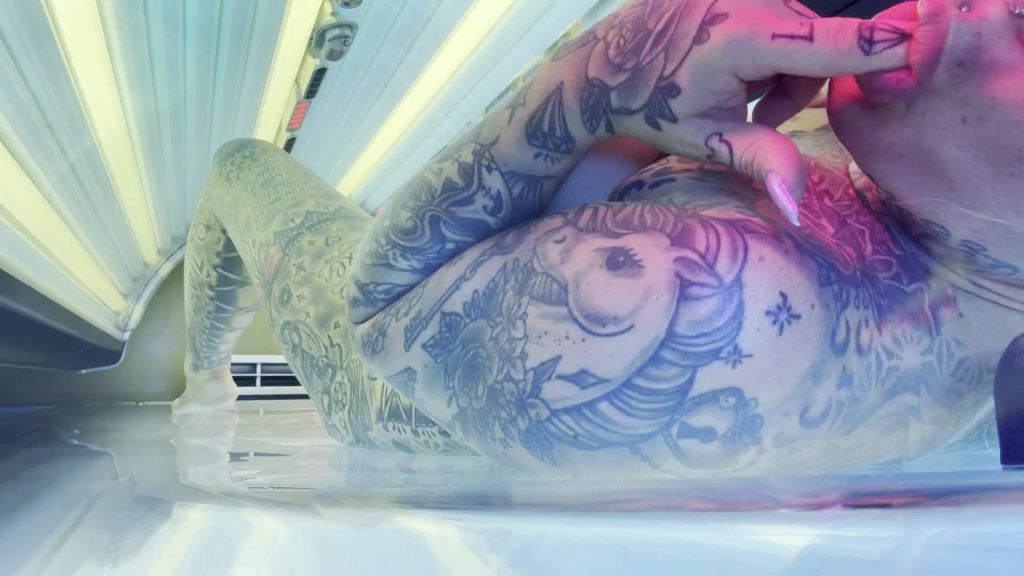 sexy foto nr. 1 von SONNENBANK STEFFI - unter der Bank geht es zur Sache!