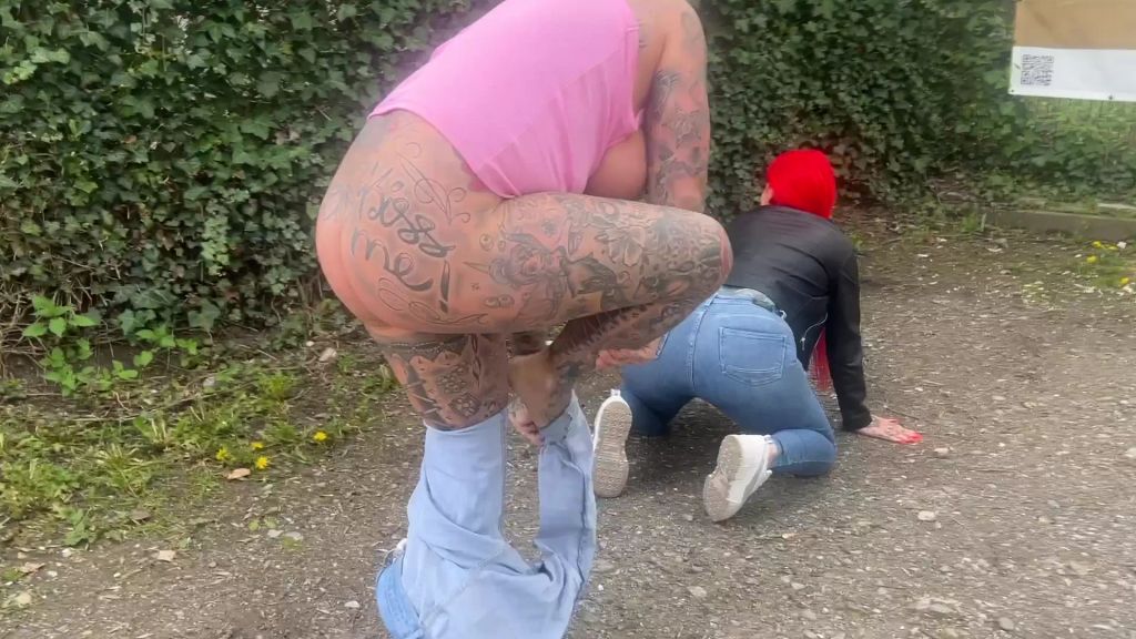 sexy foto nr. 4 von fotze PISST fotze voll | DIE GEILSTEN JEANSÄRSCHE!!!