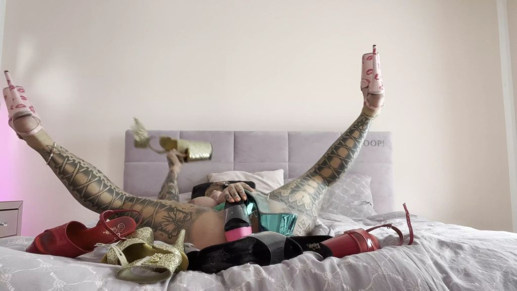 sexy foto nr. 7 von HIGH HEELS FUCKING I alles rein in die geile FOTZE