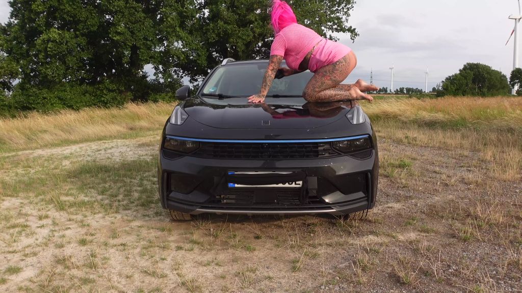 sexy foto nr. 1 von FICK MICH ONLY AUF DER MOTORHAUBE nasse Muschi billig tarif