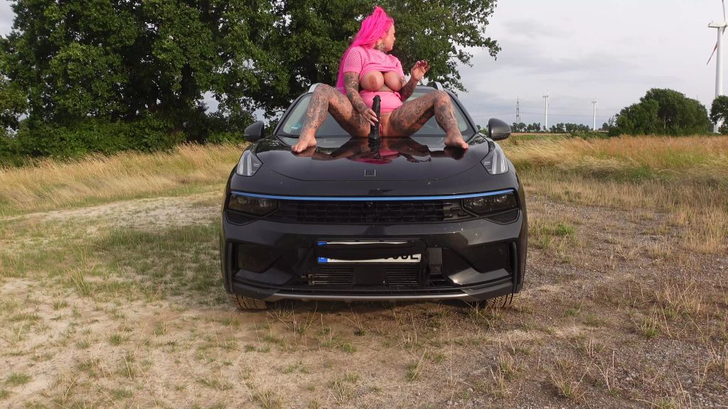 sexy foto nr. 3 von FICK MICH ONLY AUF DER MOTORHAUBE nasse Muschi billig tarif