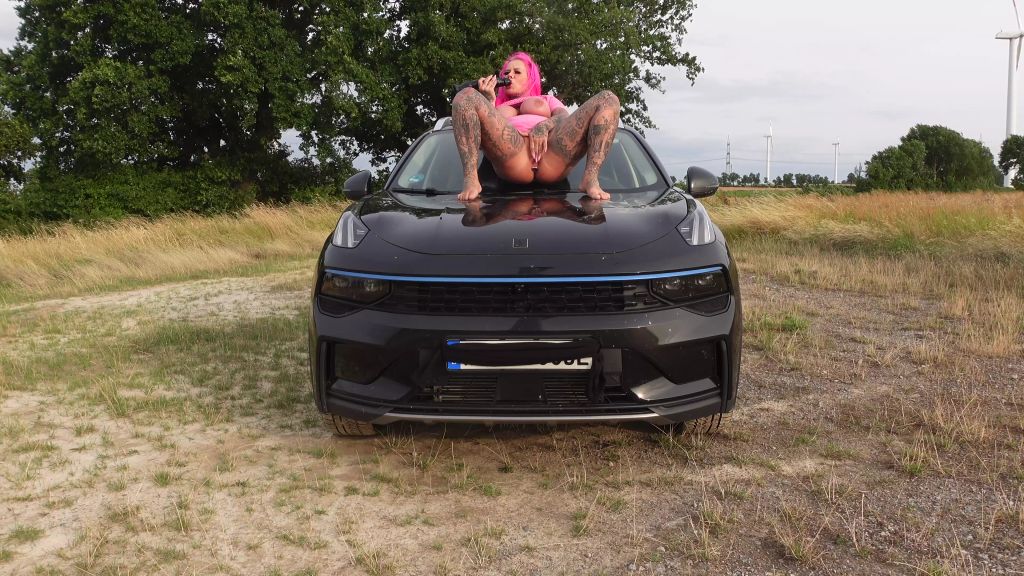 sexy foto nr. 7 von FICK MICH ONLY AUF DER MOTORHAUBE  nasse Muschi billig tarif