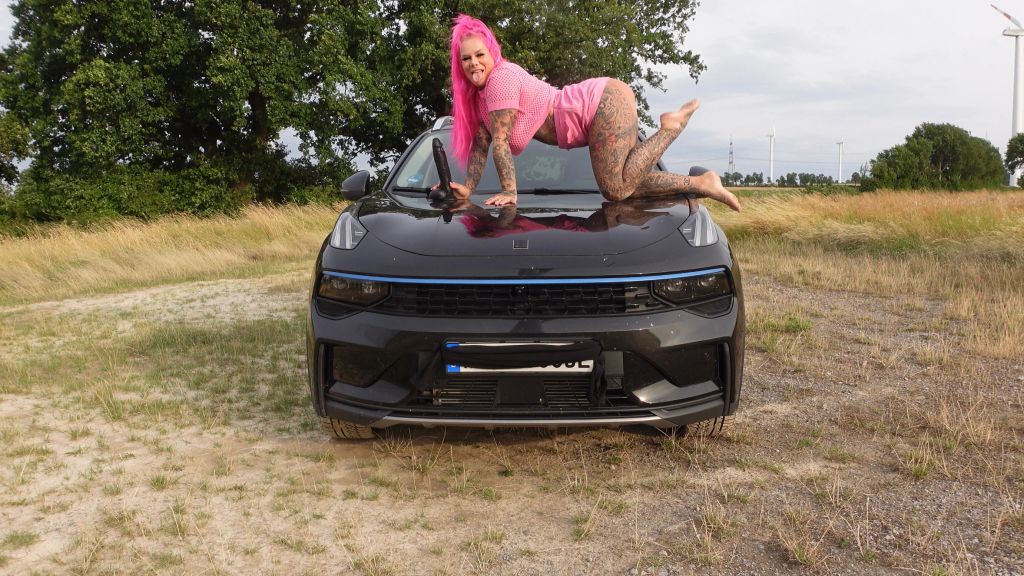 sexy foto nr. 10 von FICK MICH ONLY AUF DER MOTORHAUBE  nasse Muschi billig tarif