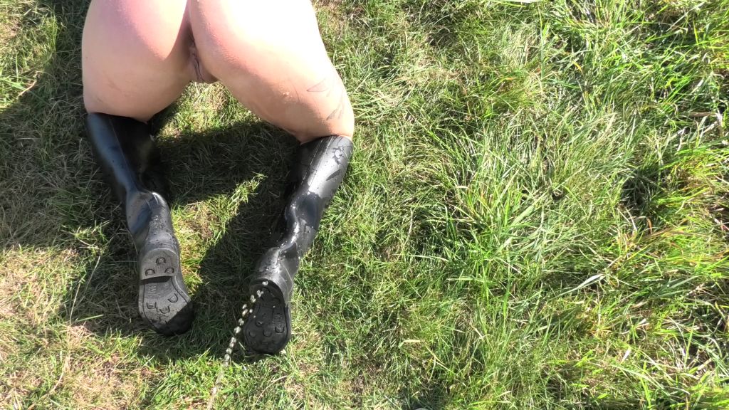 sexy foto nr. 8 von DO YOU FUCK ME PREGNANT IN RUBBER BOOTS TOO?