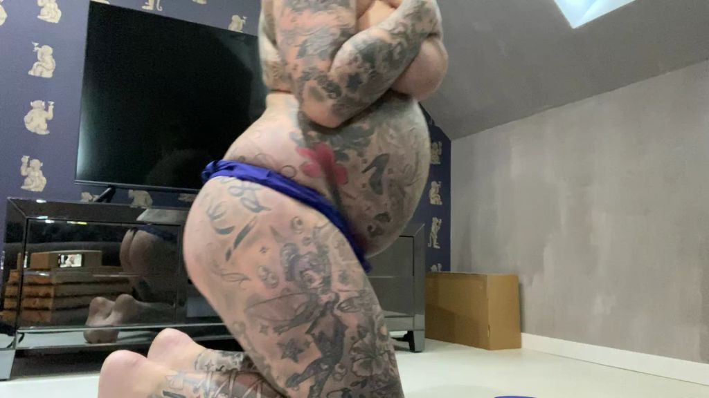 sexy foto nr. 4 von SPRITZT DU MIR GEIL AUF MEINER FETTEN WAMPE