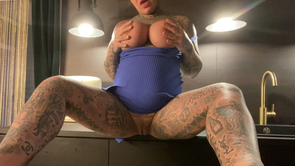 sexy foto nr. 3 von SRY BABE FICK NIE NE GHETTOFTZE