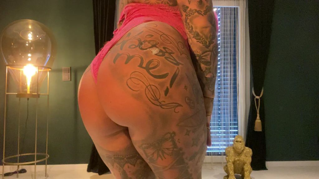 sexy foto nr. 3 von CURVY pregnant STEFFI I stopft sich in fickjeans I + 30% meh