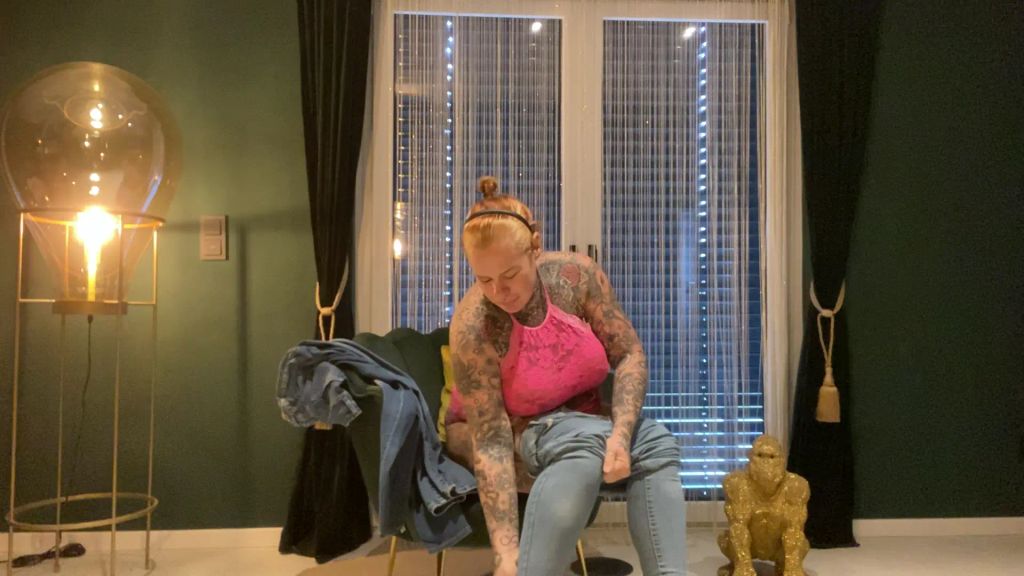 sexy foto nr. 5 von CURVY pregnant STEFFI I stopft sich in fickjeans I + 30% meh