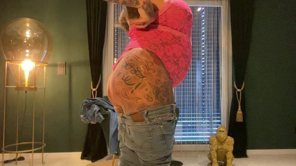 sexy foto nr. 6 von CURVY pregnant STEFFI I stopft sich in fickjeans I + 30% meh