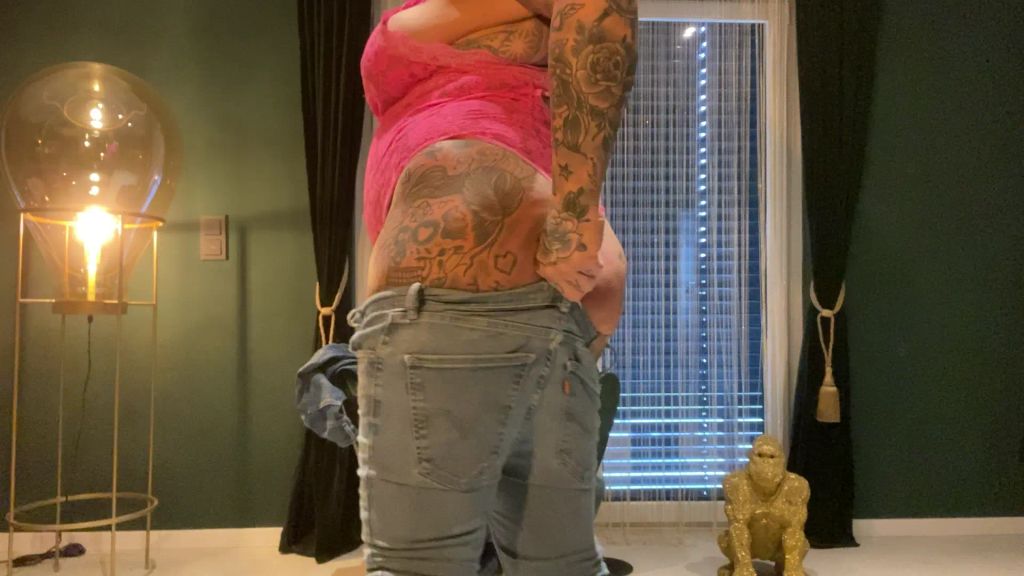 sexy foto nr. 7 von CURVY pregnant STEFFI I stopft sich in fickjeans I + 30% meh