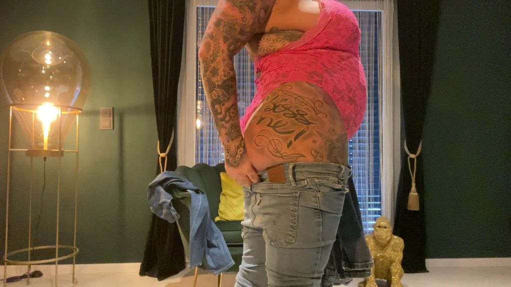 sexy foto nr. 8 von CURVY pregnant STEFFI I stopft sich in fickjeans I + 30% meh