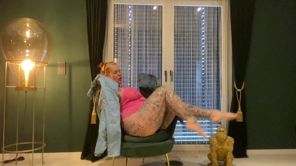 CURVY pregnant STEFFI I stopft sich in fickjeans I + 30% meh