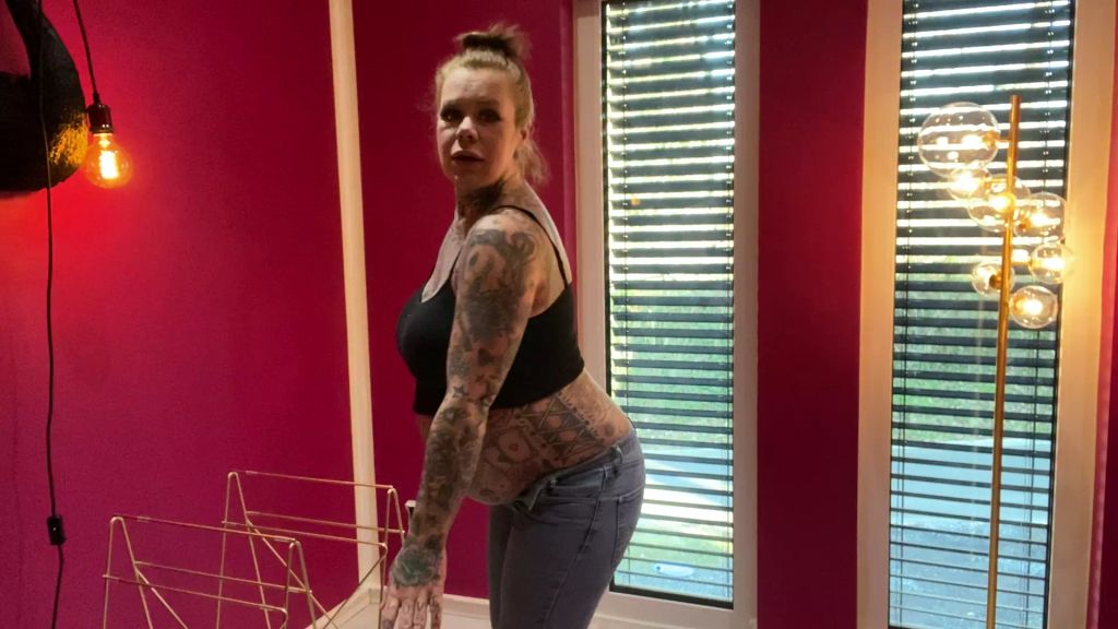 sexy foto nr. 5 von im a work bitch I HCHSCHWANGER BEIM HANDWERKEN EINGEPISST