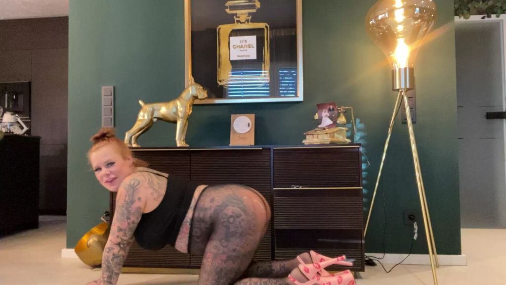 sexy foto nr. 4 von BIN ne GEBÄRMASCHINE I mega KNACKARSCH im 9. MONAT I MILF D