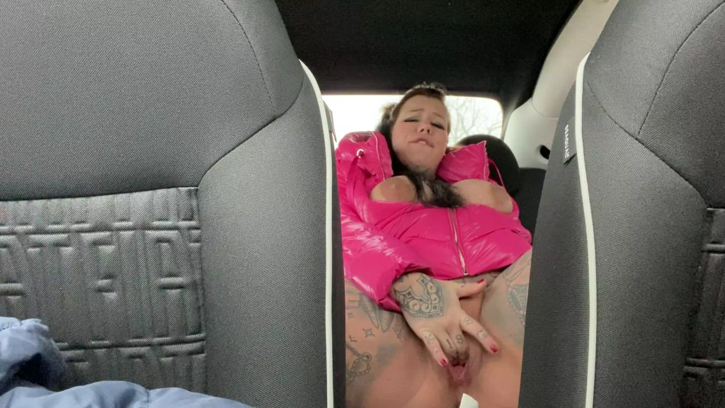 sexy foto nr. 8 von PUSSY Squirt im LEIHWAGEN