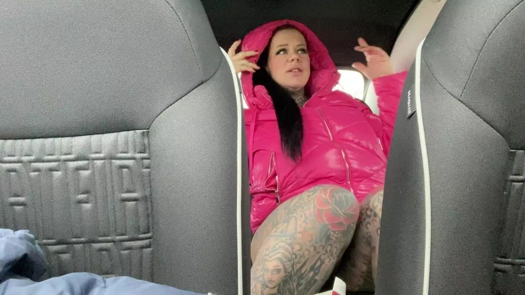 PUSSY Squirt im LEIHWAGEN