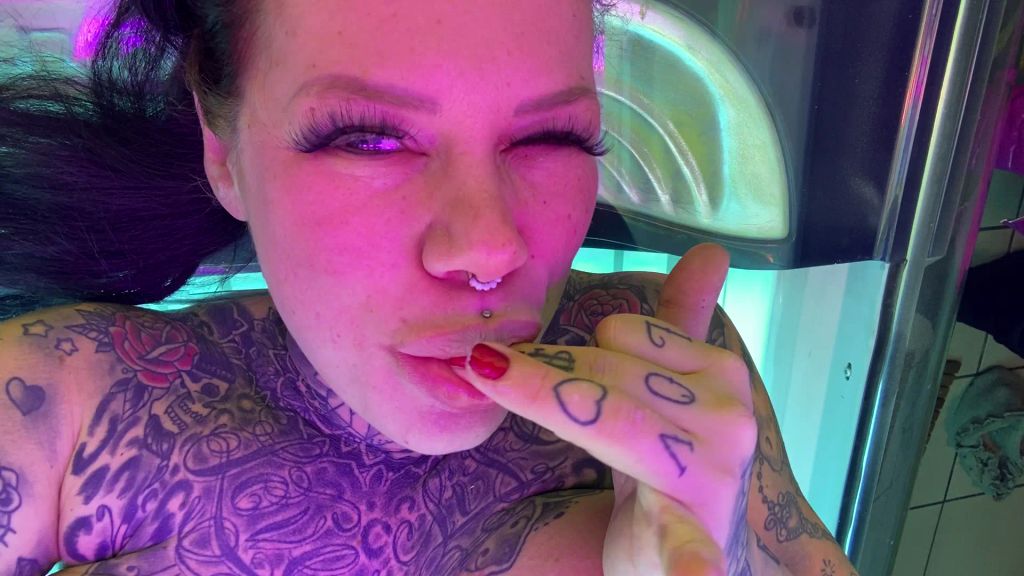 sexy foto nr. 5 von pisse & milchtitten im SOLARIUM