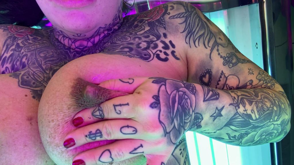 sexy foto nr. 6 von pisse & milchtitten im SOLARIUM