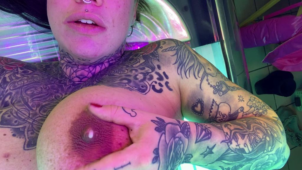 sexy foto nr. 7 von pisse & milchtitten im SOLARIUM