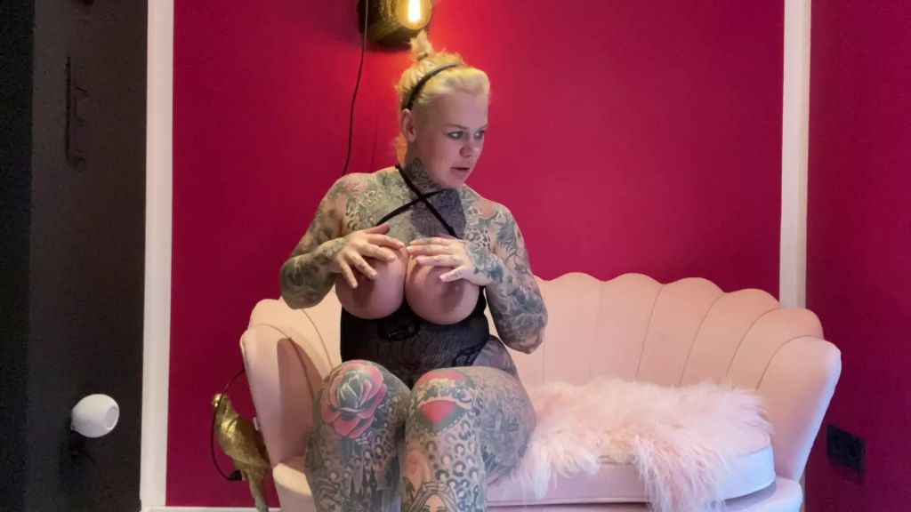 sexy foto nr. 4 von SILIKON MILCH TITTEN erst Zapfen dann ficken.