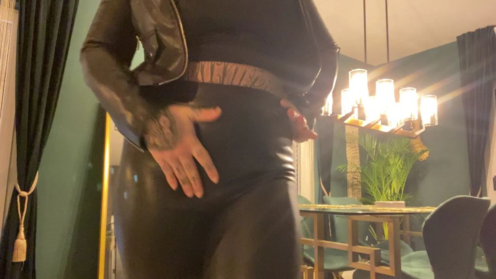 sexy foto nr. 2 von LATEX ARSCH WIXXER geb mir deinen saft auf meinen FICKARSCH