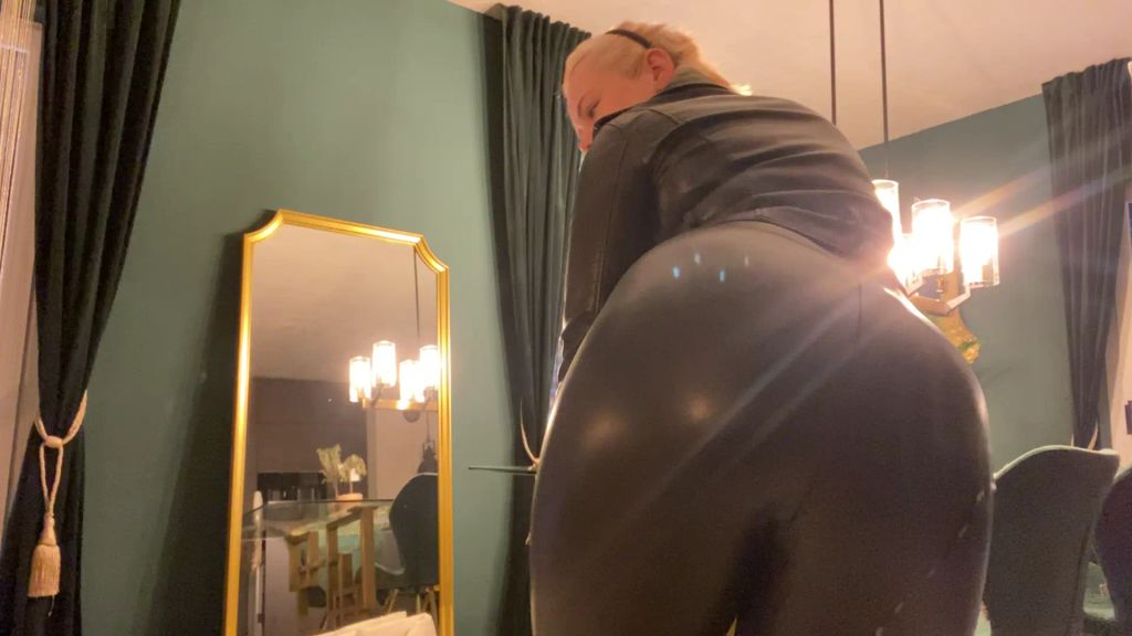 sexy foto nr. 5 von LATEX ARSCH WIXXER geb mir deinen saft auf meinen FICKARSCH