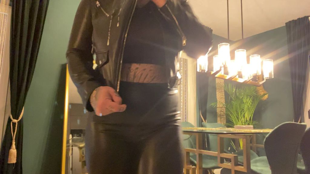 sexy foto nr. 8 von LATEX ARSCH WIXXER  geb mir deinen saft auf meinen FICKARSCH